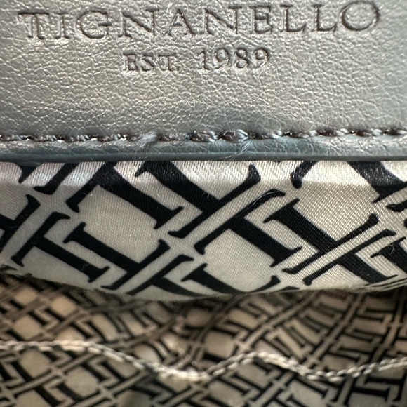 TIGNANELLO Pebble Leather Crossbody Shoulder Bag Purse Grey  Tignanello Gray Pebbled Leather Shoulder Bag Purse Tote